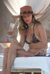 Alessandra Ambrosio in Cabo San Lucas 11/02/2020