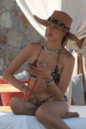 Alessandra Ambrosio in Cabo San Lucas 11/02/2020