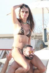 Alessandra Ambrosio in Cabo San Lucas 11/02/2020