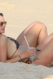 Alessandra Ambrosio in Cabo San Lucas 11/02/2020