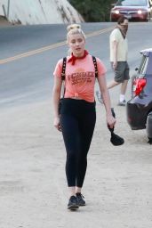 Amber Heard - Hike With a Friend in LA 11/16/2020
