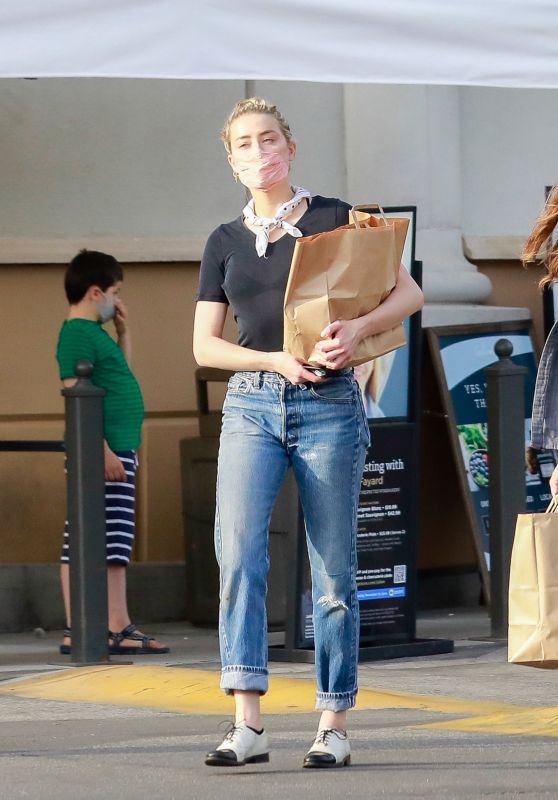 Amber Heard Shopping For Groceries at Gelson