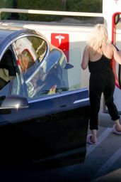 Ariel Winter at the Tesla Charging Station in Burbank 11/12/2020