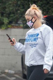 Ariel Winter in a Grey Sweatshirt - Shopping at CVS in Studio City 11/05/2020