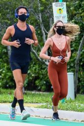 Candice Swanepoel in Skintight Workout Gear 11/10/2020