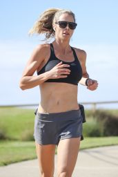Candice Warner - Morning Run in Sydney 11/25/2020