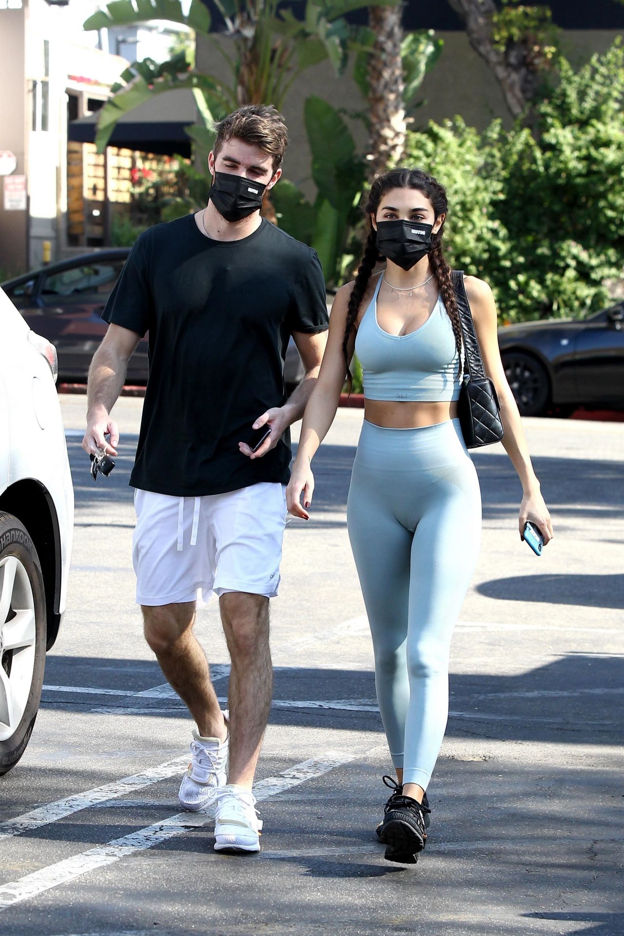 https://celebmafia.com/wp-content/uploads/2020/11/chantel-jeffries-and-andrew-taggart-out-in-la-11-18-2020-4.jpg