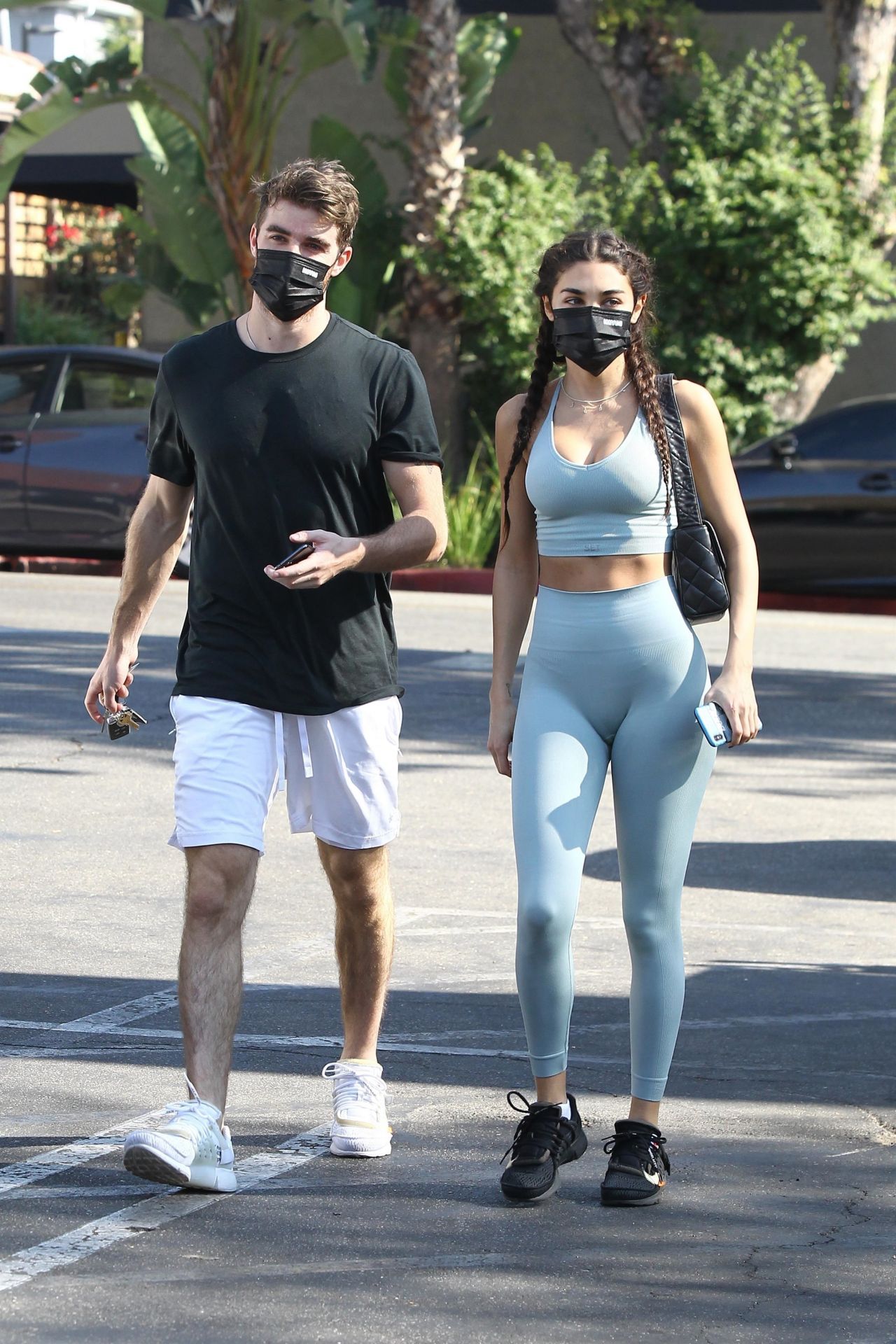 https://celebmafia.com/wp-content/uploads/2020/11/chantel-jeffries-and-andrew-taggart-out-in-la-11-18-2020-5.jpg