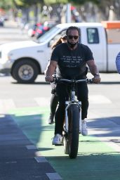 Christina Schwarzenegger, Arnold and Patrick - Bike in Santa Monica 11/28/2020