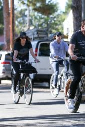 Christina Schwarzenegger - Morning Bike in Santa Monica 11/28/2020