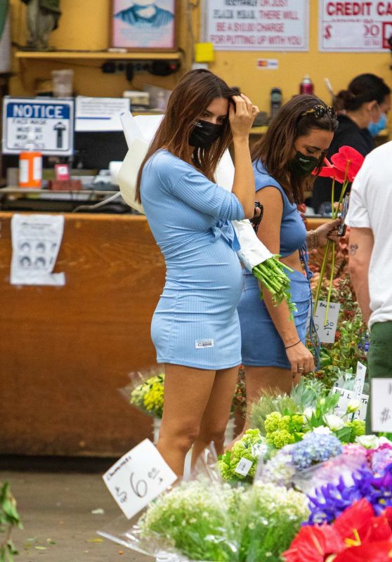 Emily Ratajkowski at the Flower Market in LA 11/06/2020