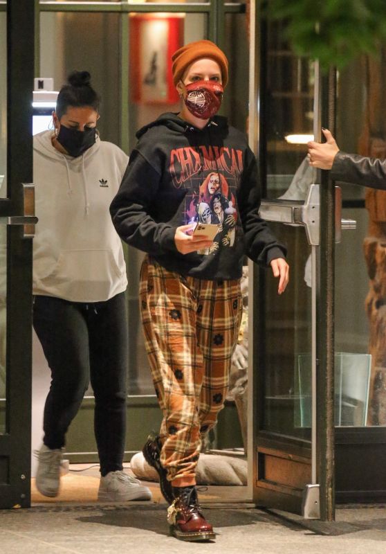Halsey - Out for Dinner in New York 11/17/2020