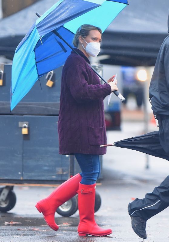 Hilary Duff on the Set of "Younger" in Westbury 11/14/2020