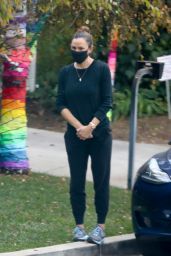 Jennifer Garner - Out in Brentwood 11/29/2020