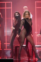 Jennifer Lopez – Performs Live at the American Music Awards 2020 in Los Angeles