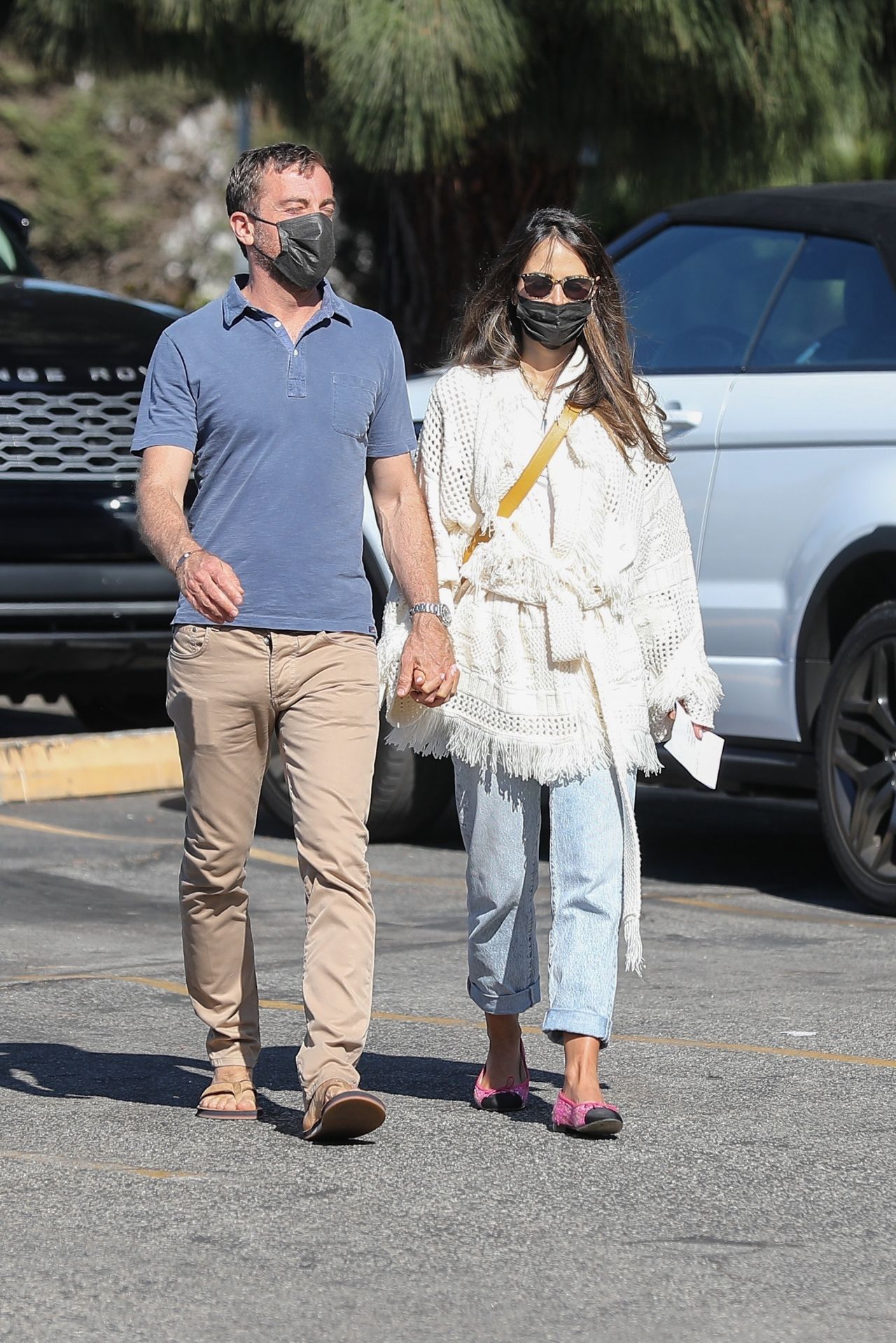 Jordana Brewster at Bristol Farms in Brentwood 11/18/2020 • CelebMafia