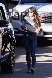Jordana Brewster at Juice Crafters in Pacific Palisades 11/17/2020