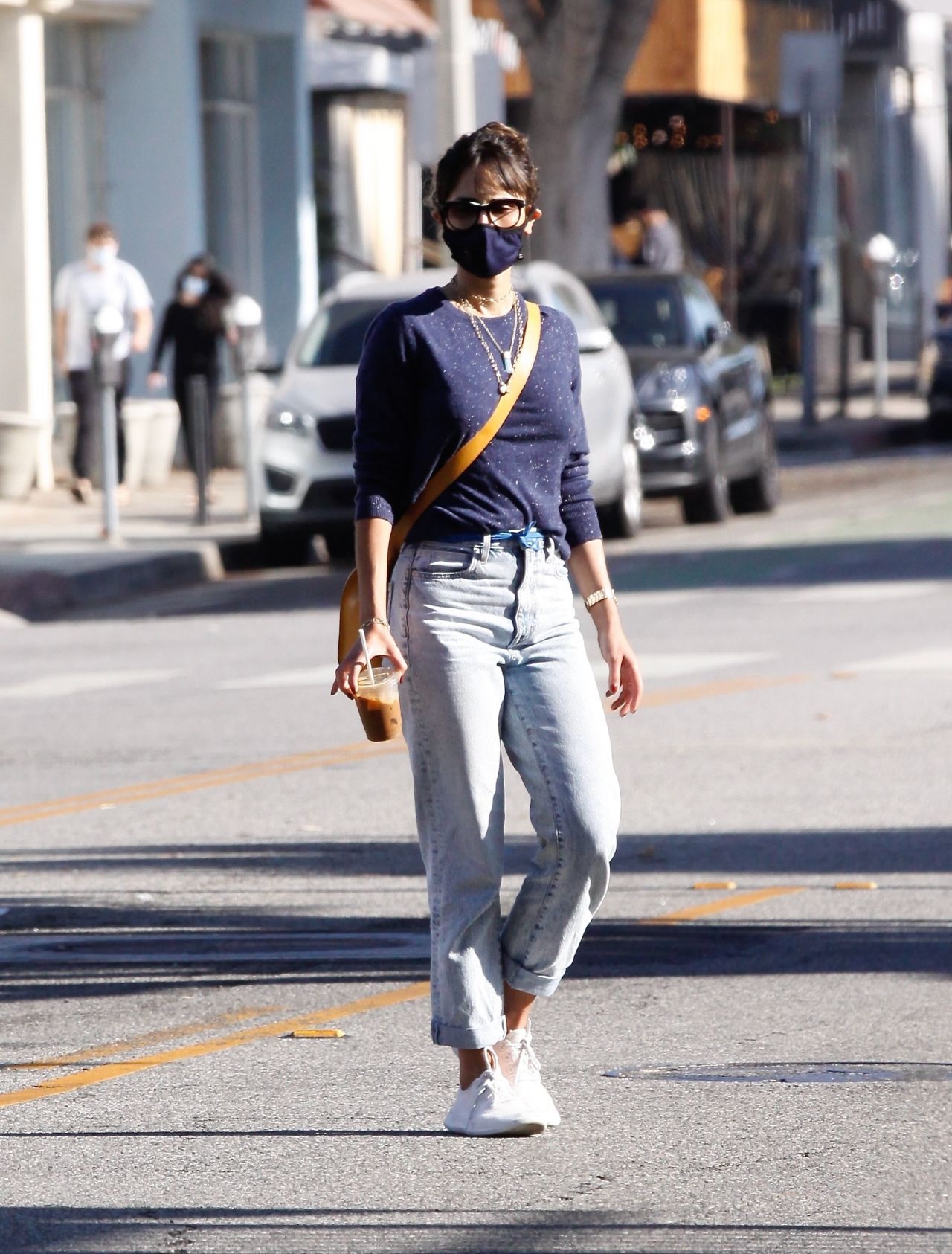 Jordana Brewster Casual Style - Santa Monica 11/04/2020 • CelebMafia