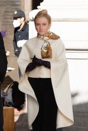 Julia Garner – Marc Jacobs Fashion Show in New York 09/13/2017 • CelebMafia