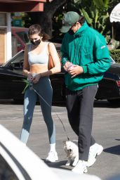 Kaia Gerber in Crop Top and Leggings With Jacob Elordi Out in LA 11/09/2020