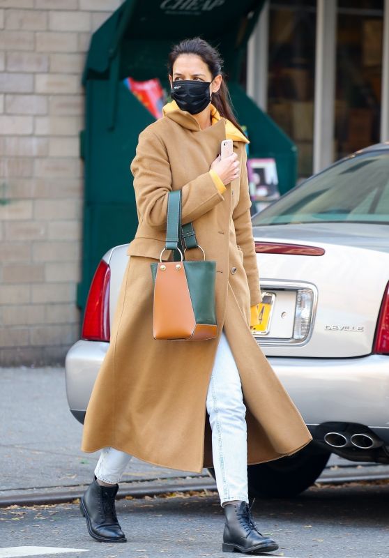 Katie Holmes in Csual Outfit - SoHo, New York 11/03/2020