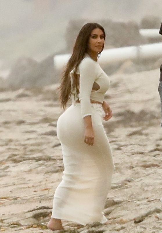 Kim Kardashian - Filming KUWTK in Malibu 11/09/2020
