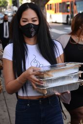 Kimora Lee Simmons - Thanksgiving Meals to the Homeless in LA 11/24/2020