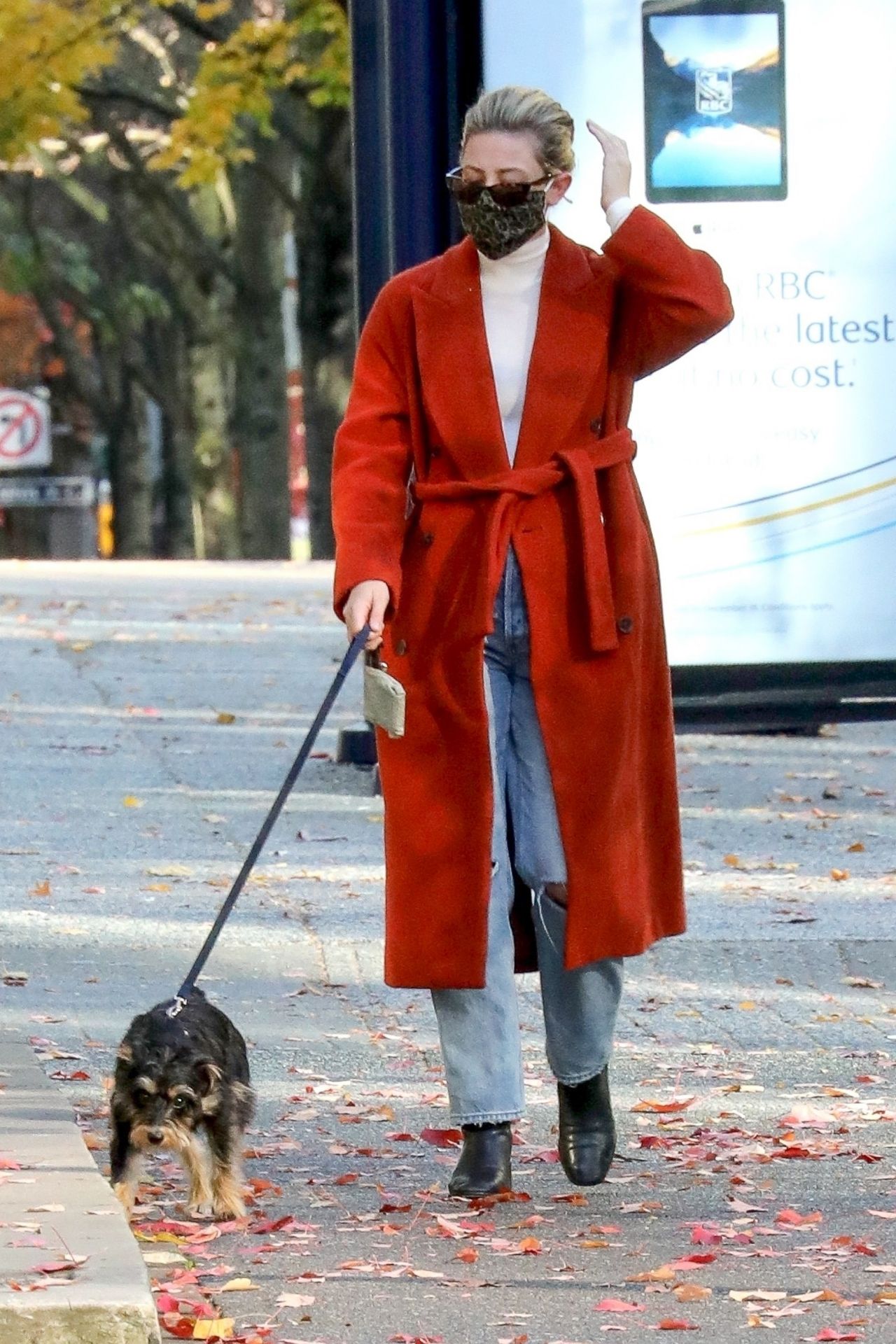lili-reinhart-takes-her-dog-for-a-walk-in-vancouver-11-08-2020-3.jpg