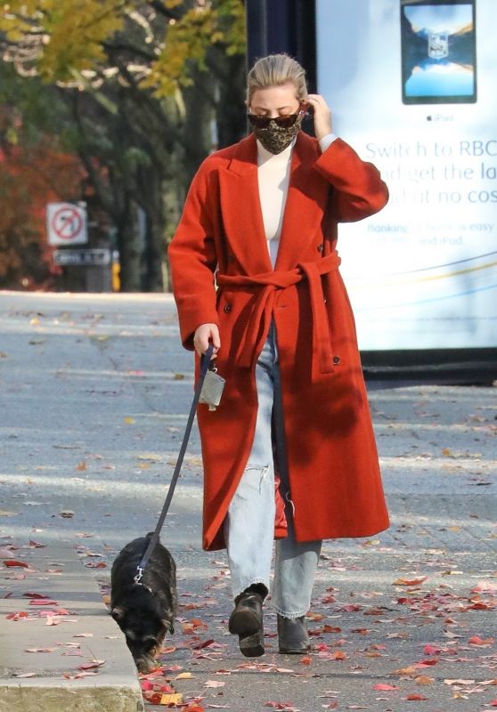 Lili Reinhart - Takes Her Dog For a Walk in Vancouver 11/08/2020