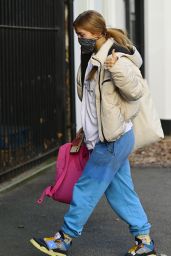 Maisie Smith - Arrive in North London for Strictly Come Dancing Rehearsals 11/26/2020