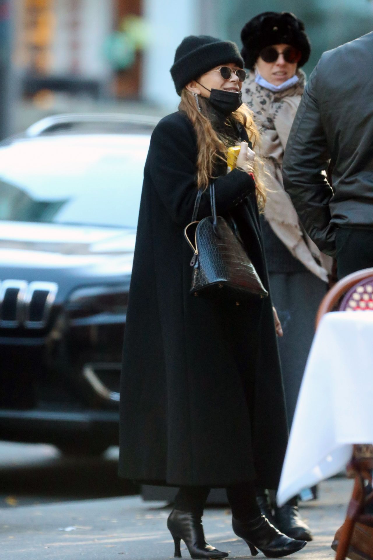 Mary-Kate Olsen - Out in New York 11/16/2020 • CelebMafia