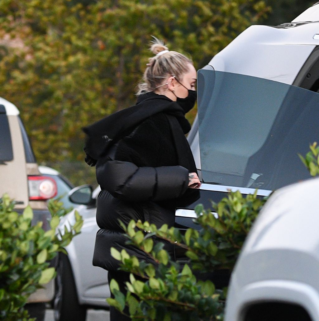 Miley Cyrus - Out in Studio City 11/08/2020 • CelebMafia