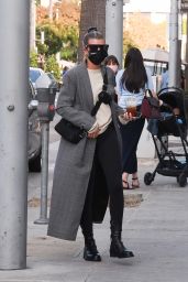 Sofia Richie Looks Chic - Beverly Hills 11/06/2020