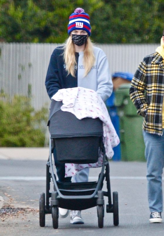  Sophie Turner and Joe Jonas - Go For a Stroll With Baby in LA 11/11/2020