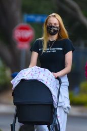Sophie Turner and Joe Jonas Walk With Their Daughter in LA 11/18/2020