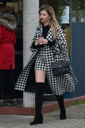 Amy Hart Street Style - Worthing, Sussex 12/22/2020