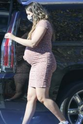 April Love Geary - Shows Off Her Growing Baby Bump 12/04/2020