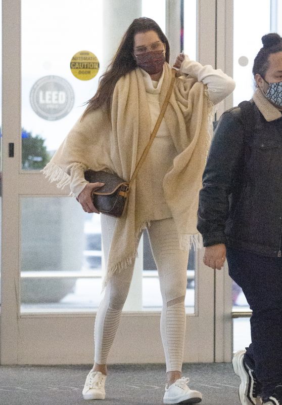 Brooke Shields - Arriving to JFK Airport in NY 12/12/2020