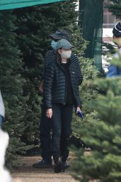 Calista Flockhart - Shops for a Christmas Tree in Santa Monica 12/12/2020