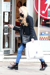 Cat Deeley - Christmas Shopping in London 12/09/2020