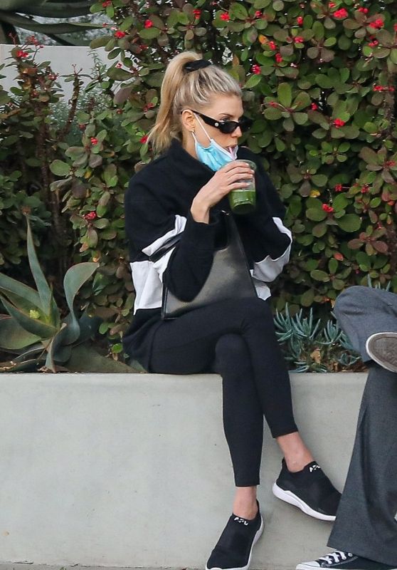 Charlotte McKinney - Out in West Hollywood 12/02/2020
