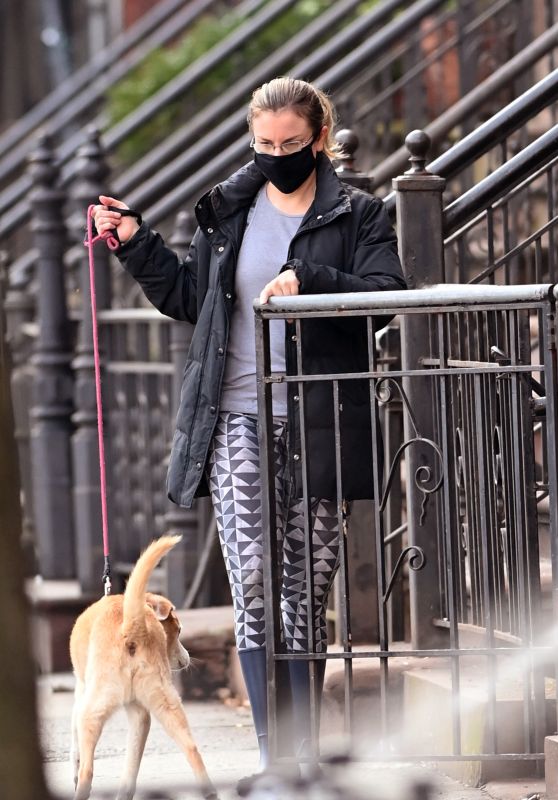 Christie Smythe - Walking Her Dog in New York 12/22/2020