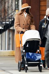 Gigi Hadid - Walk With Her Baby Daughter in NY 12/19/2020