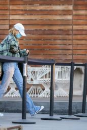 Hailey Rhode Bieber and Justin Bieber - Christmas Shopping at Maxfield