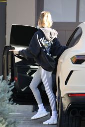 Hailey Rhode Bieber - Heading Into Her Yoga Class in LA 12/19/2020