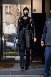 Hailey Rhode Bieber Street Style - Leaving Her Apartment in NYC 12/01/2020