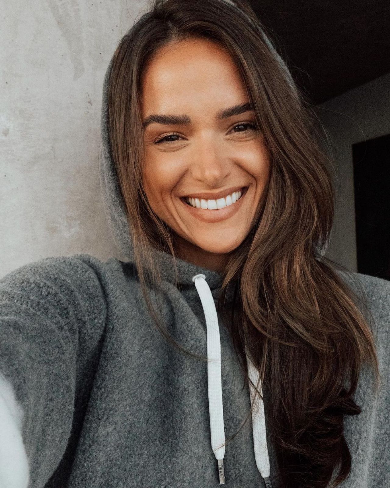 Helen Owen 12/02/2020 • CelebMafia