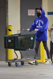 Hilary Duff - Shopping at Whole Foods in LA 12/28/2020