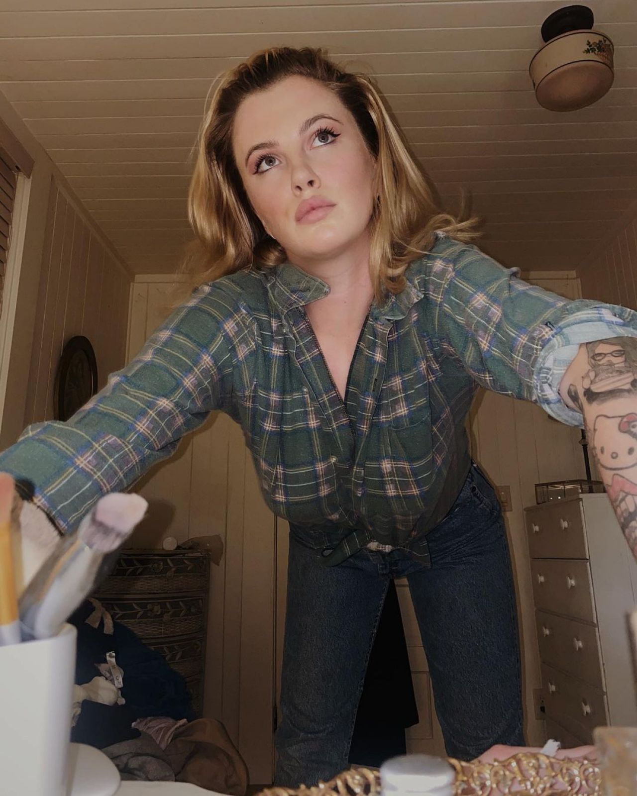 Ireland Baldwin 12/03/2020 • CelebMafia