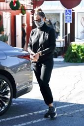 Jennifer Garner in All Black - Shopping at the Brentwood Mart 12/09/2020